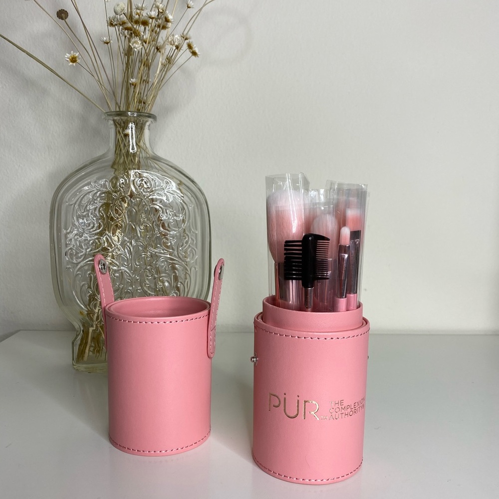 PÜR cosmetics brush set with travel case